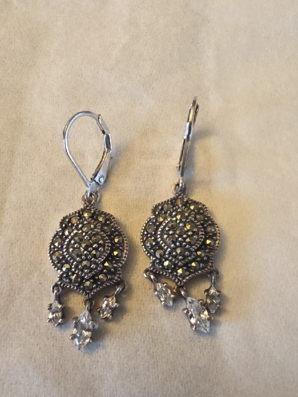 Silver Tone Women's Y-Drop Necklace and Dangle Earrings Set - Picture 2 of 2